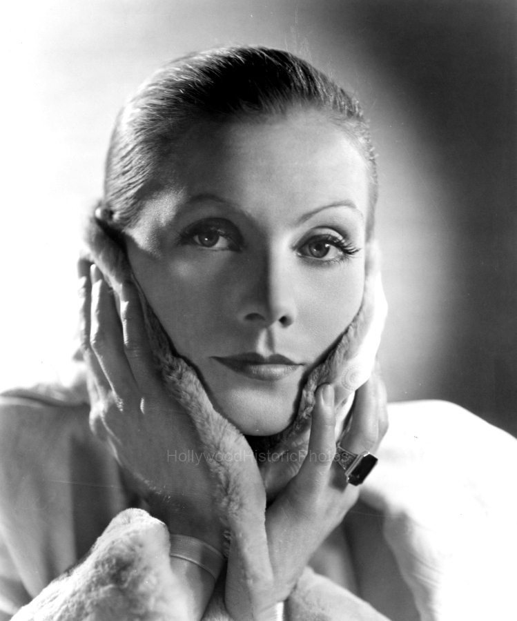 Greta Garbo 1935 5 Photo shoot Anna Karenina wm.jpg